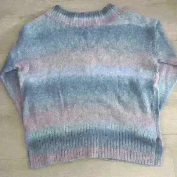 🌴2/$25🌴A.N.A  | Women's Blue/pink Ombre Soft Fuzzy V-Neck Sweater - Picture 4 of 4